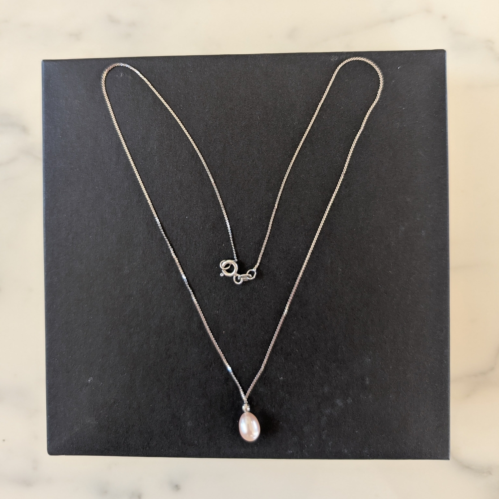 NWT. Italy 925 Sterling Silver Necklace Chain w/A Pink Oval Pearl Drop Pendant.